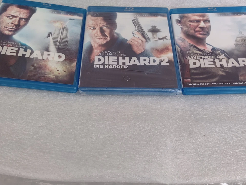 Die Hard Blu-ray  +  DVD 2 Disc {Studio Release} Set  - Image 4 of 4
