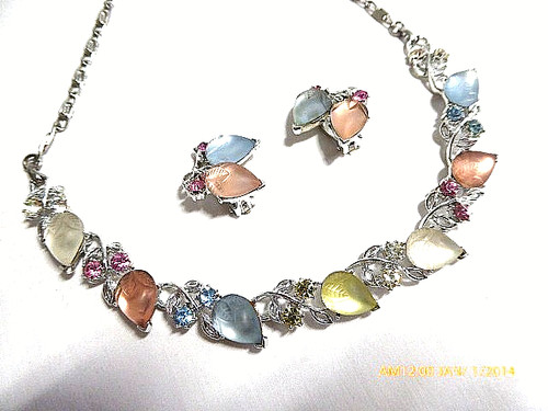 VINTAGE LISNER SATIN GLASS FRUIT SALAD NECKLACE EARRINGS SET