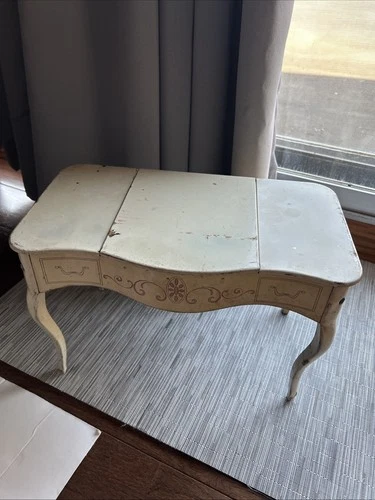 VINTAGE  TIN WOLVERINE Doll Size Vanity