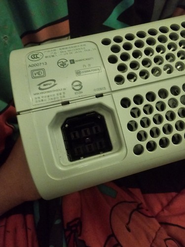 Xbox 360 Arcade Console - Picture 4 of 6