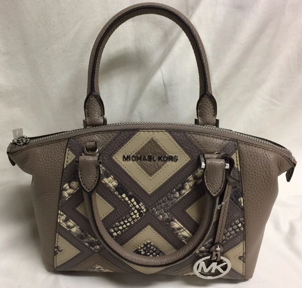 Cartera Michael Kors Riley XSmall de cuero en relieve color topo oscuro 35S8SRLS1E - NUEVA CON ETIQUETAS Foto 2 de 4