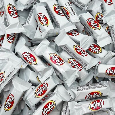 KIT KAT White Chocolate Crisp Wafers 'n' Crème, Bulk Miniatures Candy (2 Pounds)