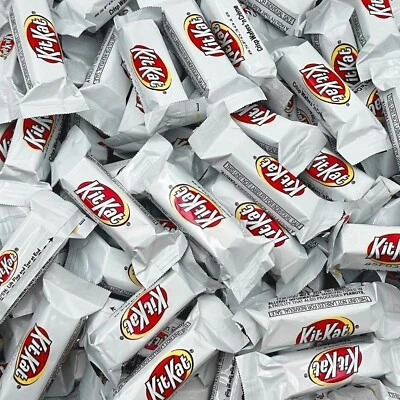 KITKAT KIT KAT White Chocolate Crisp Wafers 'n' Crème, Bulk Miniatures Candy (2 Pounds)