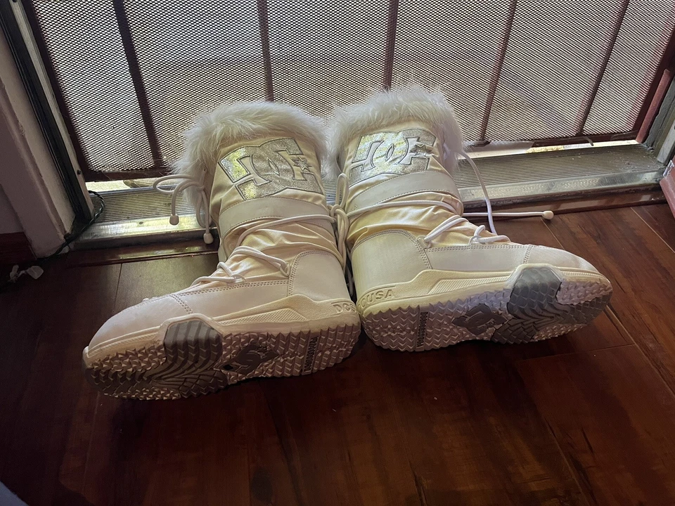DC White Snow boots. Size M - Image 3 of 4