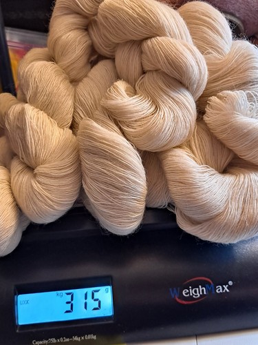 Filato peso pizzo misto seta 315 g colore avorio 4 matassine torsione - Foto 6 di 6