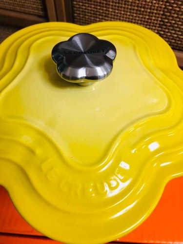 Le Creuset Cocotte Fleur Soleil 20 cm Esmalte Amarillo con Caja Exterior Japón - Imagen 2 de 5