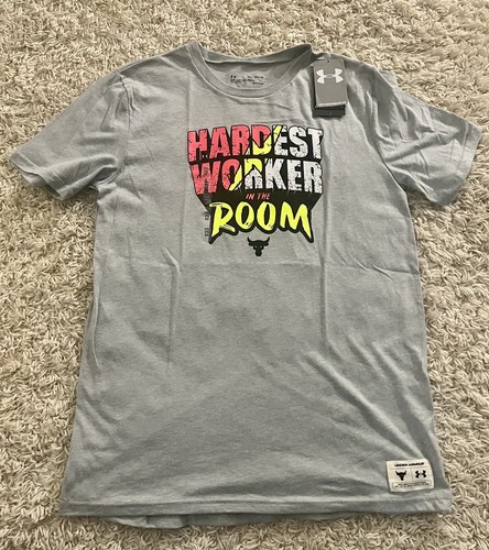 NEW Boys Under Armour UA Project Rock Hardest Worker in the Room T-shirt X-Large - Picture 2 of 6