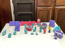 Kid Connection 3 Story Dollhouse Lot ~ Mom, Dad, Daughter, Furniture & Access.