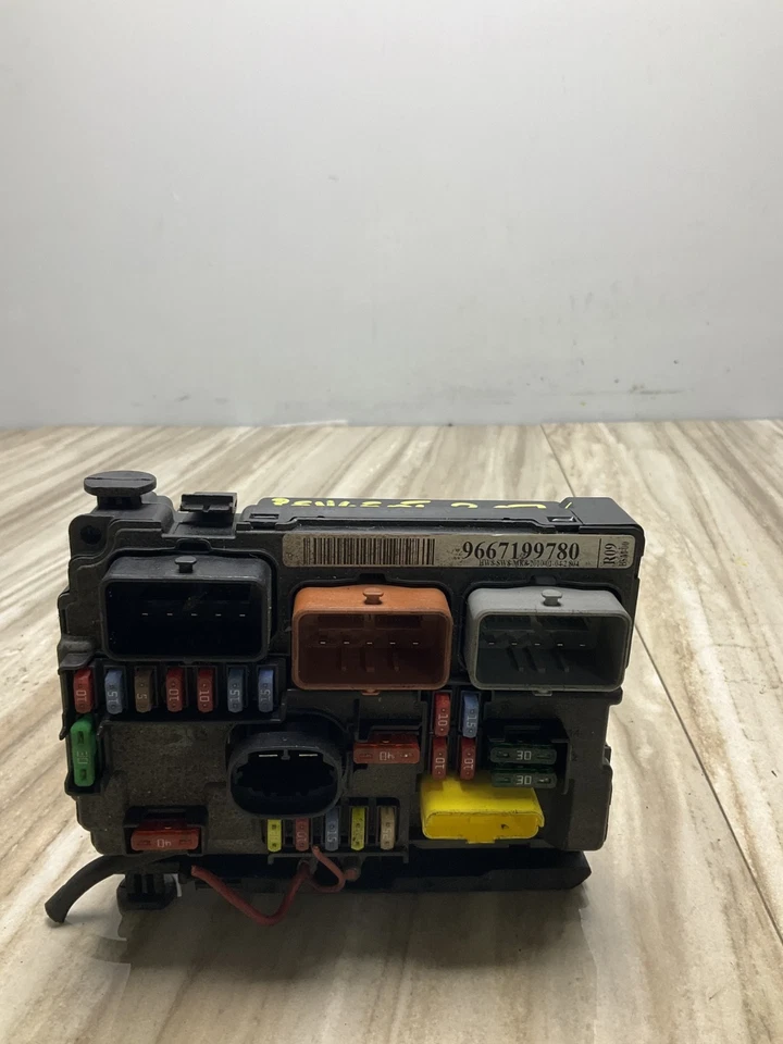 Centralina portafusibili fusibiliera per modello PEUGEOT 207 codice 9667199780 - Immagine 4 di 4