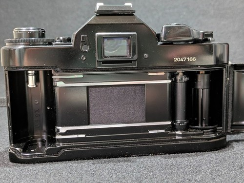 Canon A-1 Film Camera with FD 35-70mm F/3.5-4.5 Lens [Excellent w/Hood] Japan - Picture 14 of 21