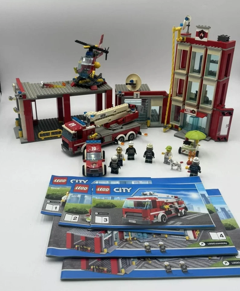 LEGO City 60110 Set Estación de Bomberos Retirado Completo Con Libro y Todas las Minifiguras Foto 2 de 4