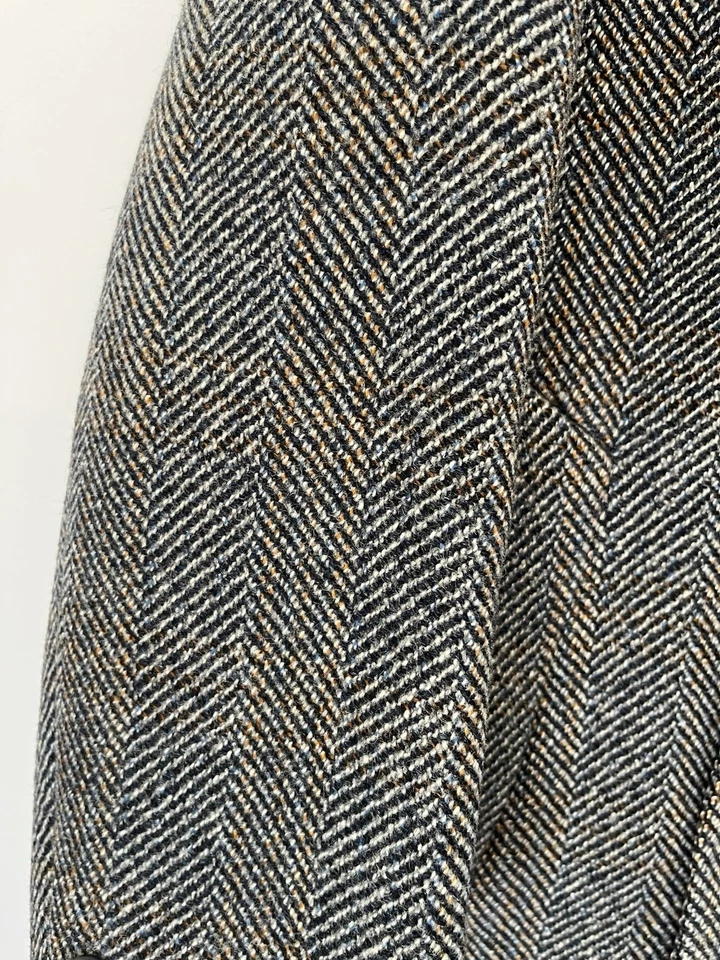 Dunn & Co Wool Tweed Flecked Grey Brown 46’’ Country Races Herringbone - Image 4 of 4