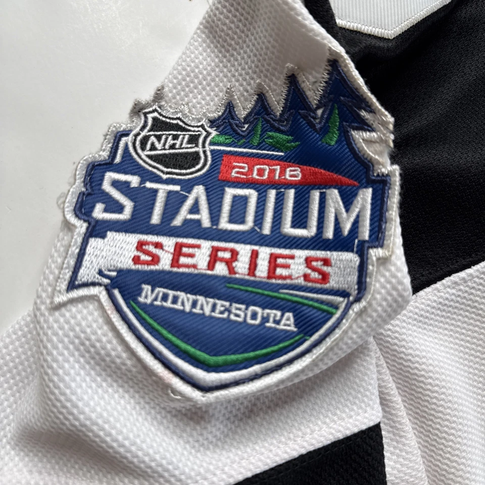 Camiseta masculina Chicago Blackhawks 2016 Stadium Series Patrick Kane Reebok tamanho 54 XL - Imagem 3 de 4