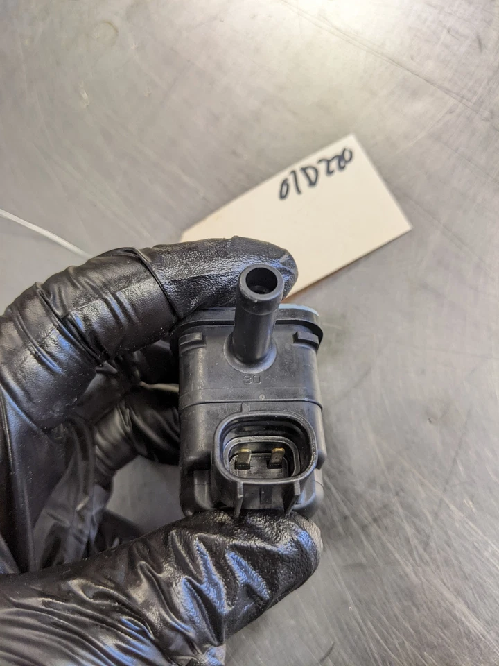 Válvula de purga EVAP de 2017 Subaru Forester 2.5 16131AA060 Foto 3 de 4