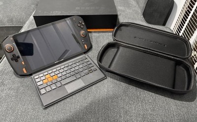 OneXPlayer i7 1195G7 1 TB -16GB RAM w/Case & Magnetic Folio Keyboard/Trackpad
