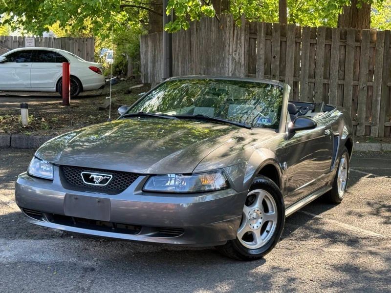 2004 Ford Mustang Deluxe