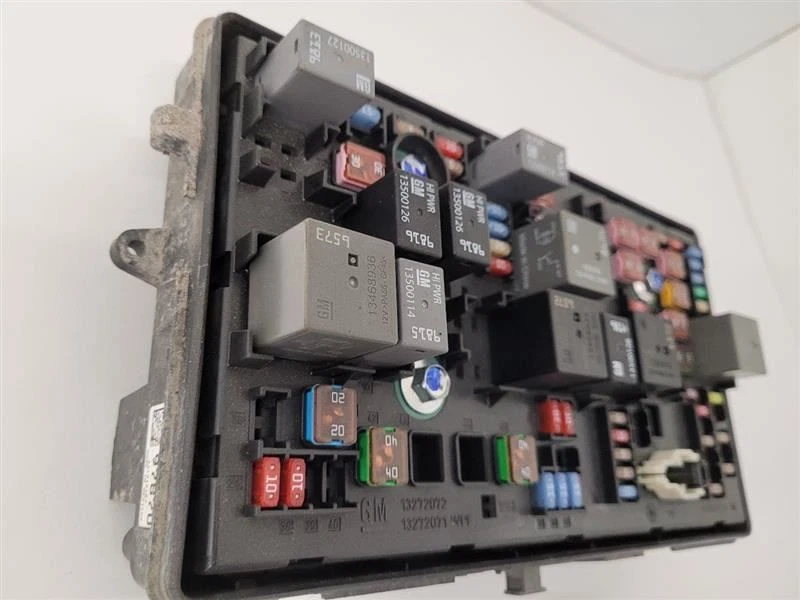 Chevrolet Impala 2016-2020 motor caja de fusibles 84080463 Foto 2 de 4