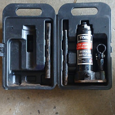 Hydraulic Jack 2 Ton Lifting Capacity Hydraulic Jack 2 Ton Lifting Capacity