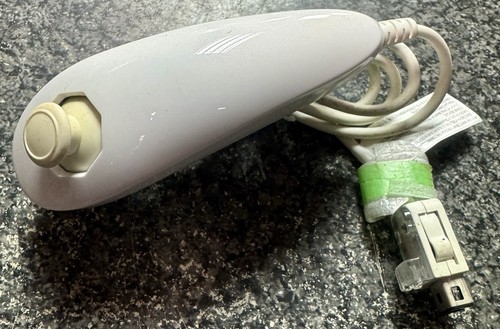 Official Nintendo Wii Wired White Nunchuck Nunchuk Controller (Free UK Post) - Picture 2 of 3