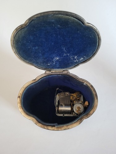 Jennings Brothers Antique Music Box Silver 1843 *BROKEN* - Picture 8 of 8