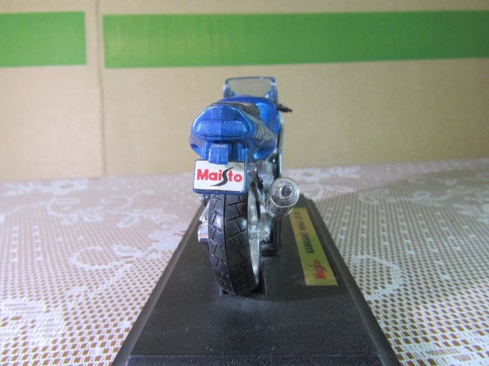 384Z Maisto Special Edition 39306 Kawasaki Ninja ZX-9R 1995 Bleu 1:18 + Socle - Photo 3/4