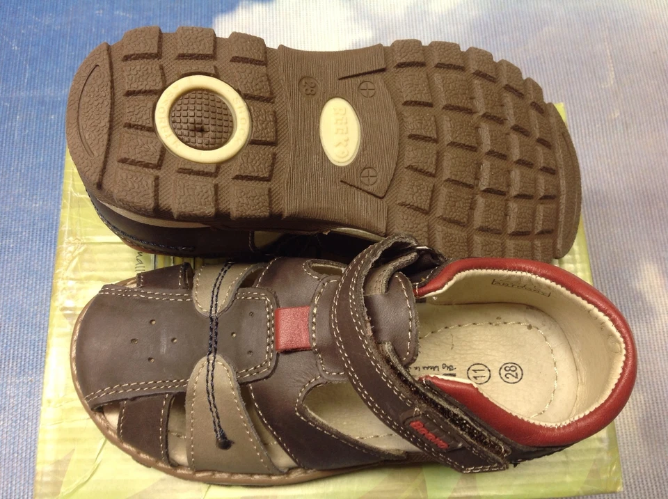 Sandalia Beeko Anthony Punta Cerrada Cuero Marrón Talla 28, 29 / US Niño 11, 12 Foto 3 de 4