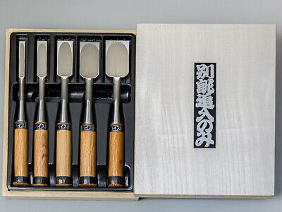 Set of five Chisel with wood Box Carpenter tool Japanese Set of five Chisel with wood Box Carpenter tool Japanese