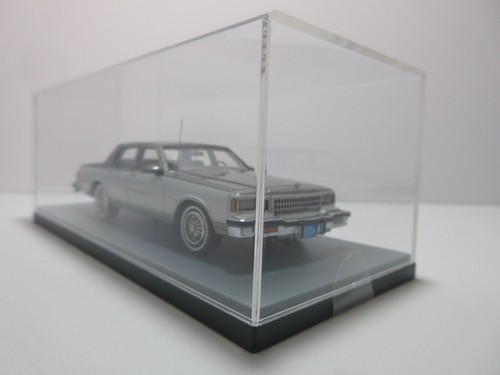 1:43 NEO Scale Models Chevrolet Caprice Classic Silver Die Cast Model Car - Picture 3 of 15