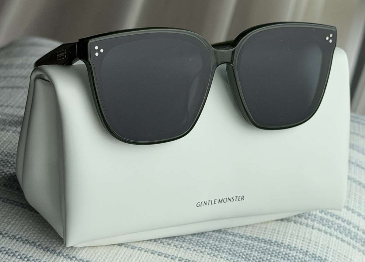 GENTLE MONSTER ブラックサングラス palette Gentle Monster Palette 01 サングラス | ブラック | FARFETCH JP