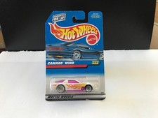 Hot Wheels Blanco y Púrpura con Llamas Camaro Wind Collector # 599