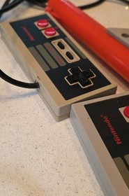 Nintendo 1985 Controllers For NES Console X 2 And 1 X 1985 Zapper Vgc Original 