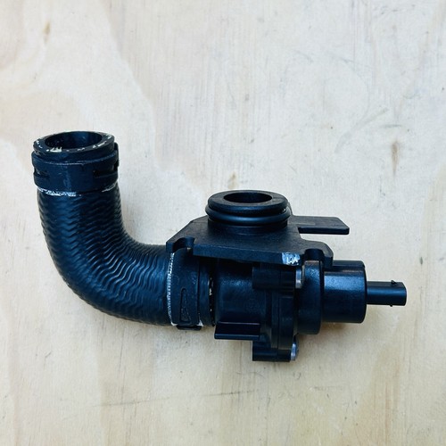 Genuine Mercedes OEM C118 CLA45s charge cooler solenoid valve A0001532859 - Picture 2 of 4