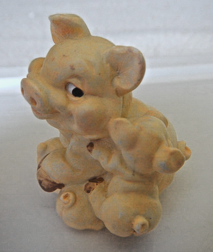 VINTAGE - 1994 - MAMA PIG WITH HER 3 PIGLETS - SMALL FIGURINE - SIGNED '94 J.C. - Picture 10 of 12