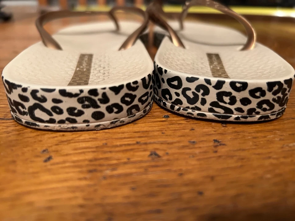 Womens Flip Flops IPANEMA Sz 9 Tan/Gold Animal Print Made IN Brazil - Image 2 of 4
