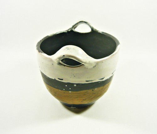 GORKA LIVIA, WHITE & BROWN CACHEPOT WITH HANDLES 7", 1950'S ART POTTERY ! (G210) - Picture 3 of 8