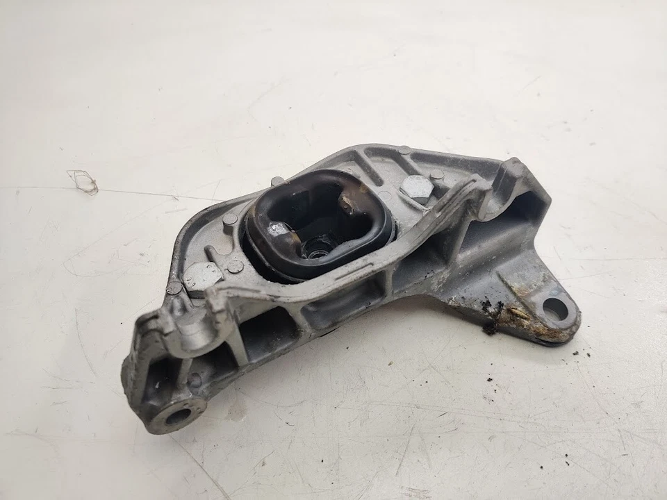 DACIA DUSTER 1.5 DCI ENGINE MOUNT - Image 2 of 2