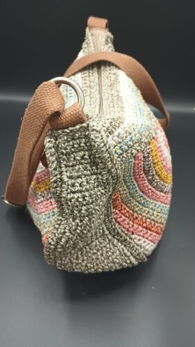 Borsa The Sak all'uncinetto hobo mezzaluna bellissimi colori con bordo tracolla marrone - Foto 3 di 8