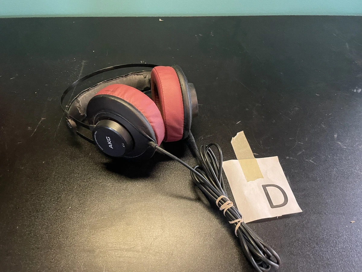 K52  Closed-back headphones