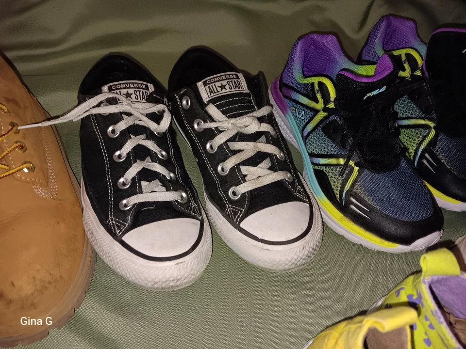 Lote de 7 Zapatos - Talla 3 y 3.5 - Timberland Adidas Converse Fila Levi Foto 3 de 4