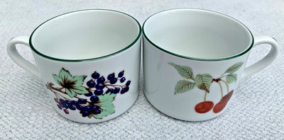 Paar Royal Worcester Green EVESHAM VALE Blackcurrent & Cherry Tassen