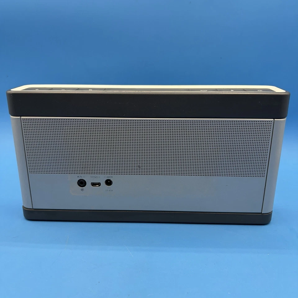 Bose SoundLink  III Bluetooth Speaker Gray Model 414255 w/ Power Supply - Tested - Image 4 of 4