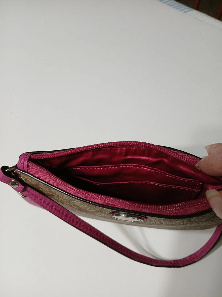 Coach Peyton Signature Small Wristlet In Khaki Print W/Fucshia Leather Trim . - Image 2 of 4