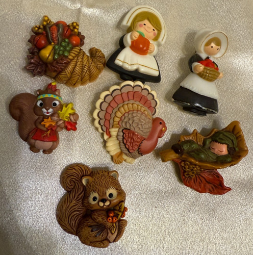 VTG HALLMARK Thanksgiving Pins Set Pilgrim Turkey Cornucopia Squirrel PB Good 19