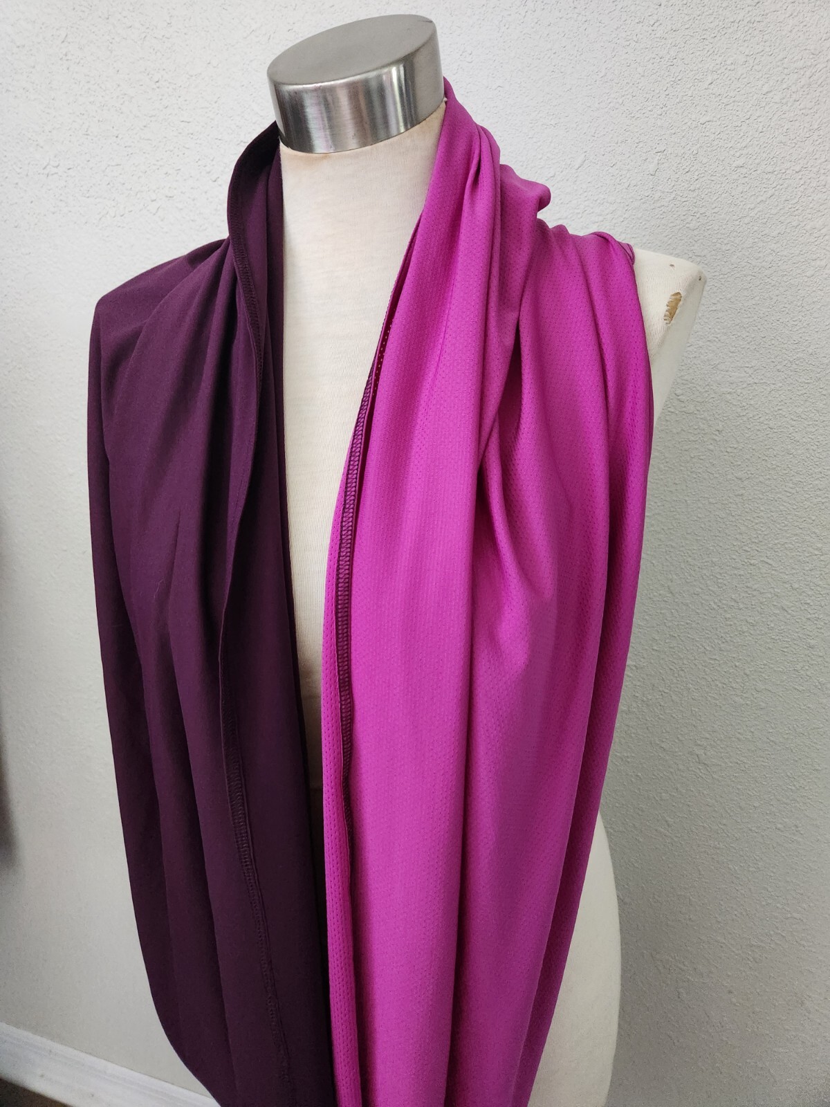 Fabletics Fuscia Plum Athletic Infinity Scarf One… - image 4