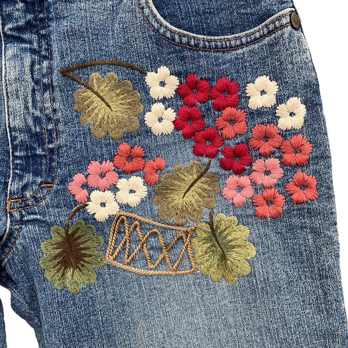 【関税込み】Blumarine ブルー フェード デニムジャケット Blumarine Jeans Women's I 38 / 26x32 Blue Flower Embroidered