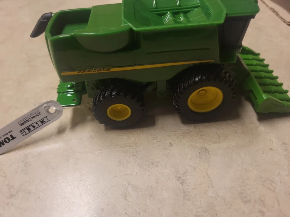 Tomy Collect-N-Play 1:64 Scale John Deere Mini Combine w/Grain Head - Image 2 of 4