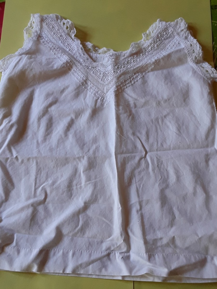 JOLIE CHEMISE DE PRÉSENTATION POUR POUPEE ANCIENNE EDEN BÉBÉ