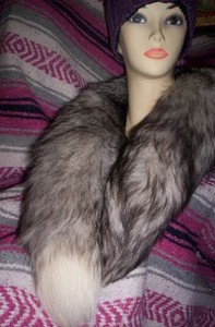 FURS-HIDES-PELTS-TANNED-FUR-HIDE-PELT-RANCH-SILVER-FOX-TAIL-NECK-SCARF