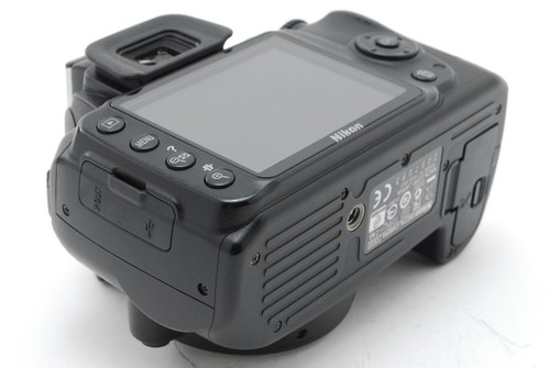 Nikon D3000 10.2 MP Digital SLR Camera Black Body Only Strap 52050 Actuations JP - Picture 8 of 13