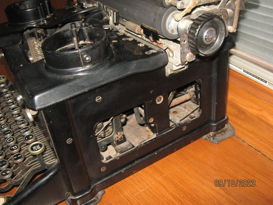 Vintage Royal Nº 10 máquinas de escribir 1933 número de serie SX1566136 COMO ESTÁ leer Foto 4 de 4